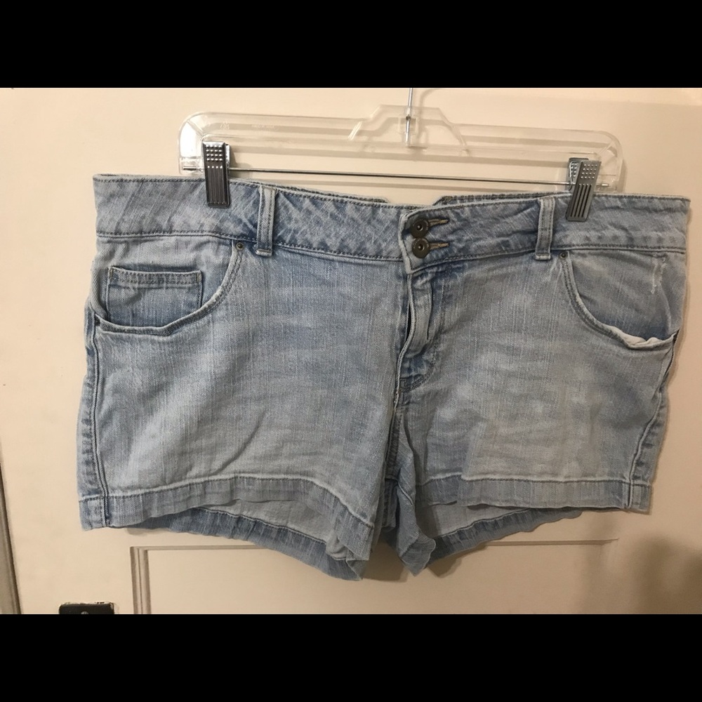 Mossimo light wash blue jean shorts size 17